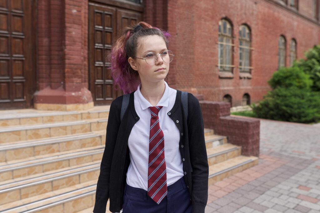 signs of autism in teenage girls
